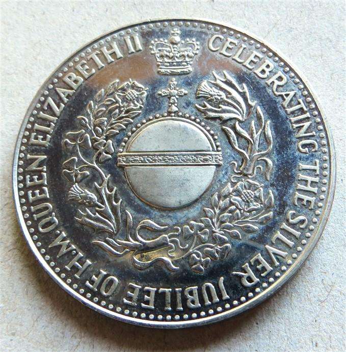 1977 Silver Jubilee Of Queen Elizabeth Medallion