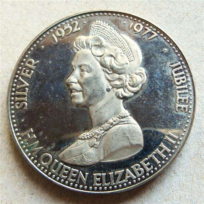 1977 Silver Jubilee Of Queen Elizabeth Medallion