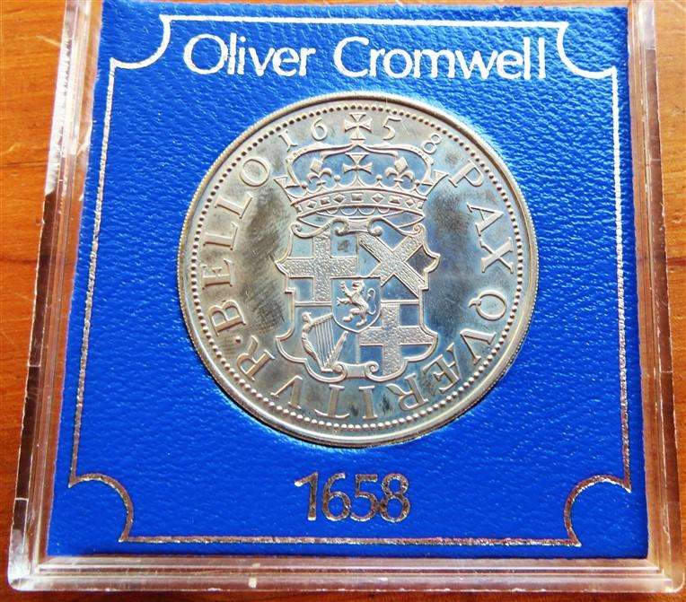 Oliver Cromwell 1658 Fantasy Replica Crown Restrike in Capsule