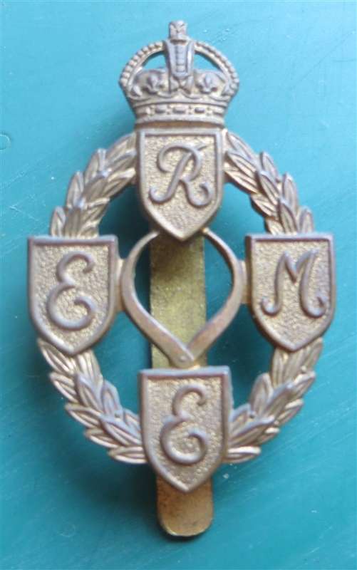 WW2 Royal Electrical & Mechanical Engineers Badge