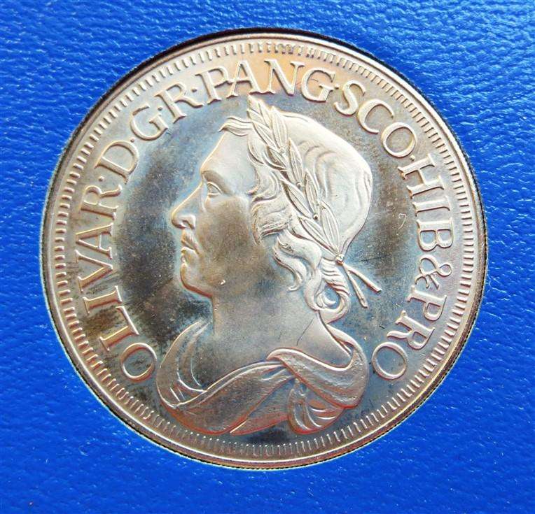Oliver Cromwell 1658 Fantasy Replica Crown Restrike in Capsule