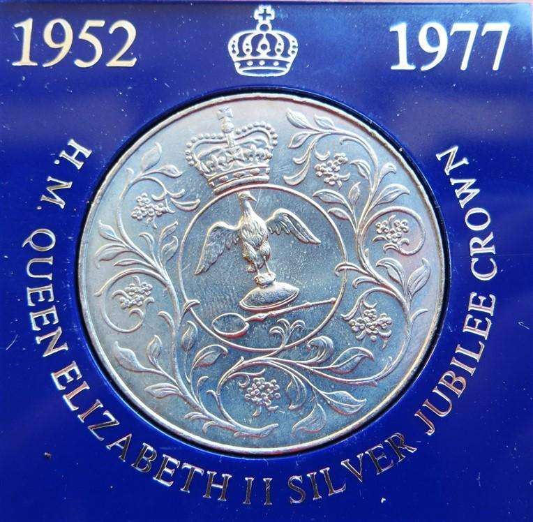 1952-1977 QEII Silver Jubilee Commemorative Crown in Capsule