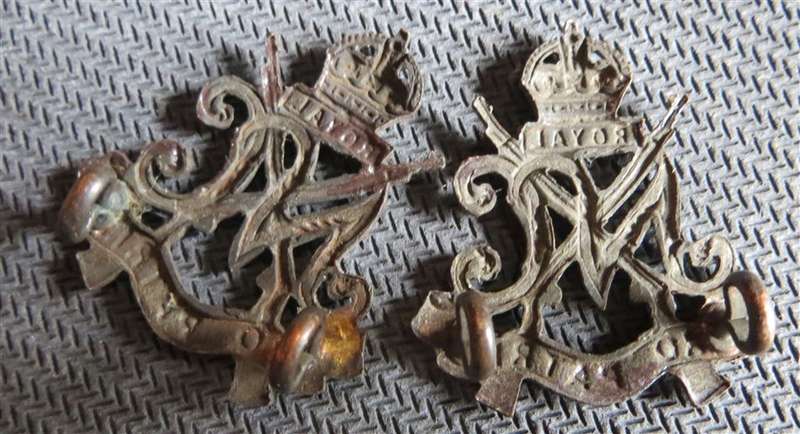 Pair Natal Carbineers Collar badges - Lugs intact