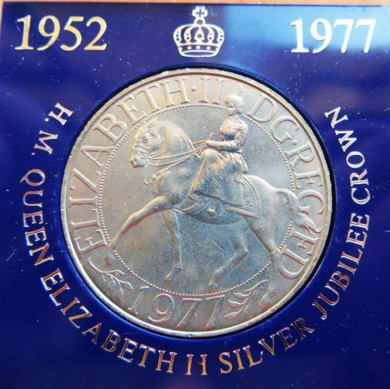 1952-1977 QEII Silver Jubilee Commemorative Crown in Capsule