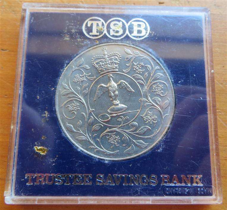 1952-1977 QEII Silver Jubilee Commemorative Crown in Capsule