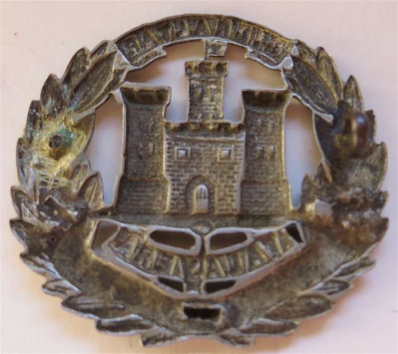1898-1921 Northamptonshire Regiment Cap Badge  - 1 Lug