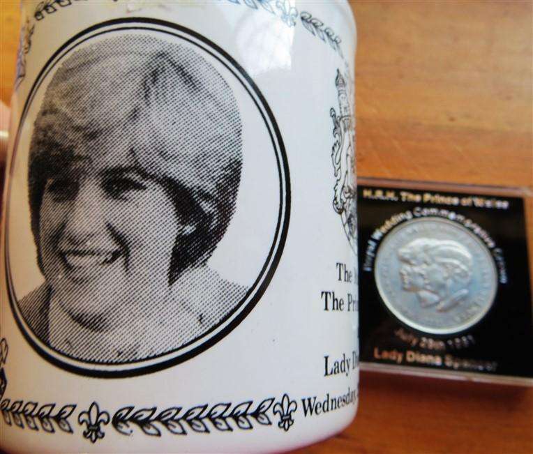 Lady Di & Prince Charles Wedding Crown + Mug