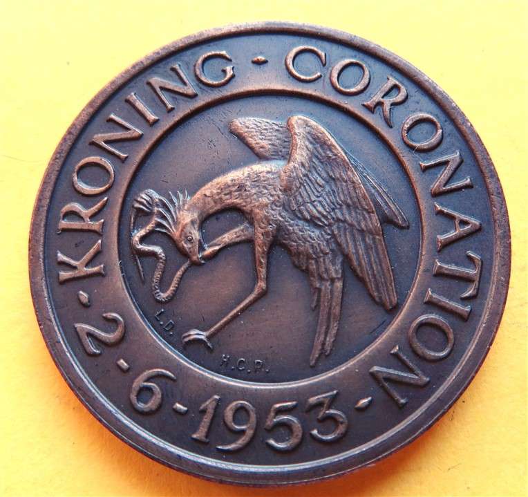Queen Elizabeth Coronation - Secunda -  Medallion