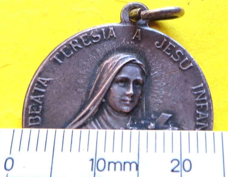 Beata Teresia a Jesu Infante St Therese Vintage Medal Medallion