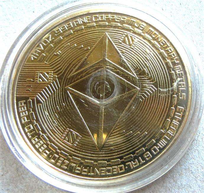 Ethereum Crown Size Medallion in Capsule