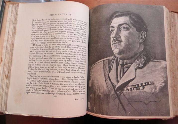 Seven Pillars of Wisdom - T.E Lawrence (1937) - Large Hardcover - Narrative of the Arab Revolt