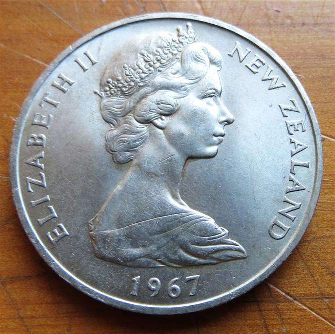 1967 Commemorative New Zealand 1 Dollar Coin - Crown Size