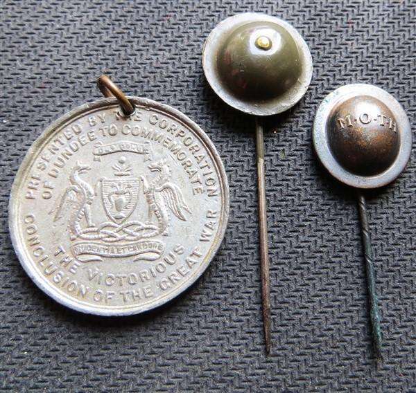 WW1 Dundee Peace Medallion with 2 x MOTH pins - 1 Bid for the lot