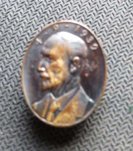 04-08-1939 Jan Smuts Lapel Button Hole Badge