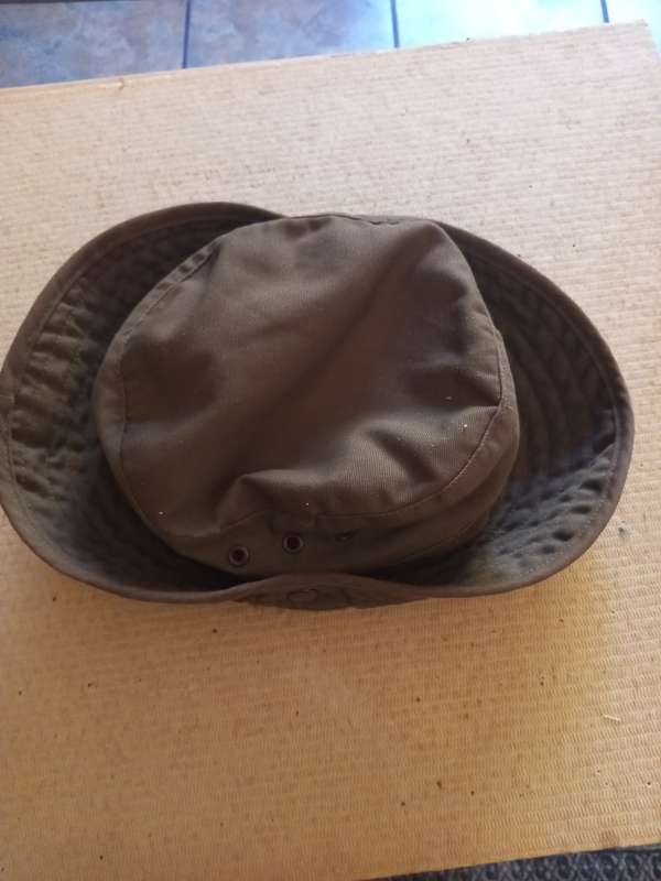 New stock SADF Boshoed . Buy now per hat.