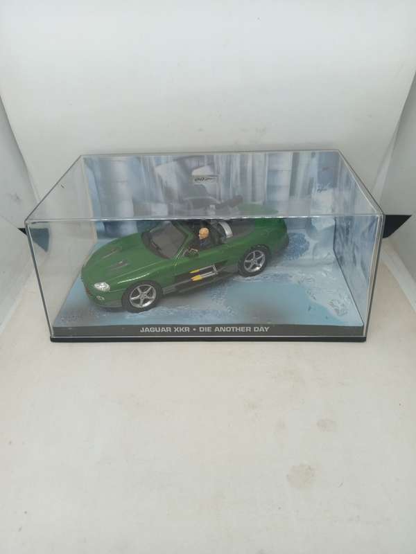 007 Jaguar XKR - Die another day - scale 1/43. Sealed. With Book