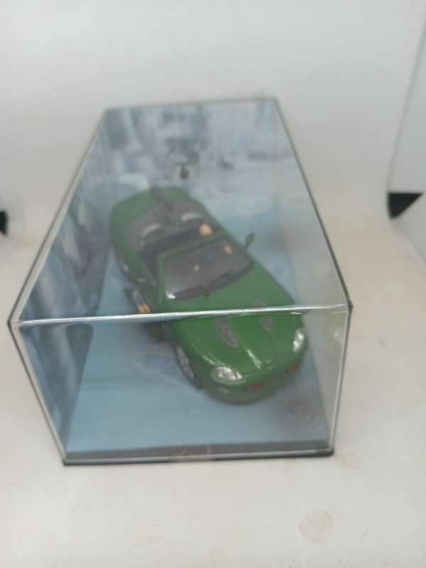 007 Jaguar XKR - Die another day - scale 1/43. Sealed. With Book