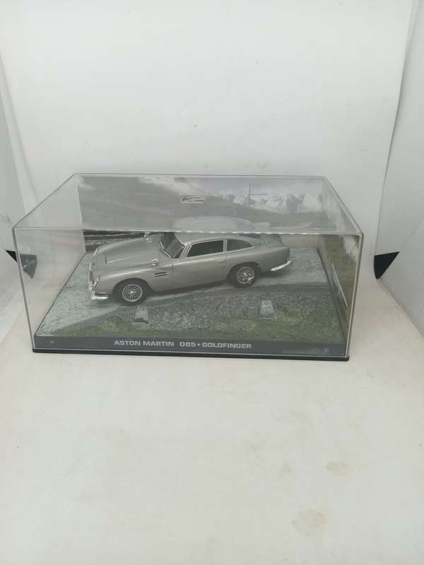 007 Aston Martin DB5 - Goldfinger - scale 1/43. Sealed. With Book