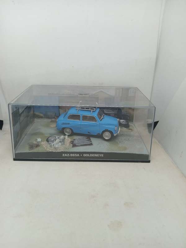 007 Zaz - 965A - Goldeneye - scale 1/43. Sealed. With Book