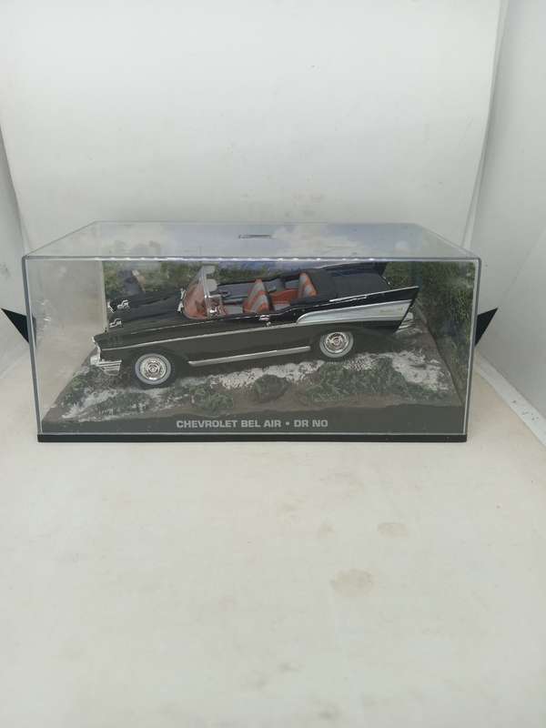 007 Chevrolet Bel Air - Dr No - scale 1/43. Sealed. With Book