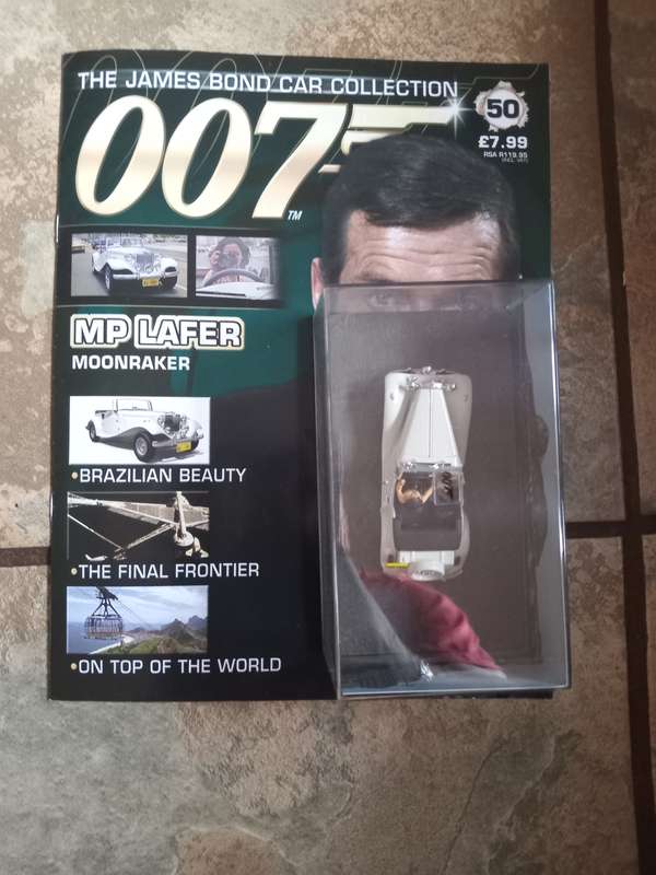 007 MP Lafer - Moonraker - scale 1/43. Sealed. With Book