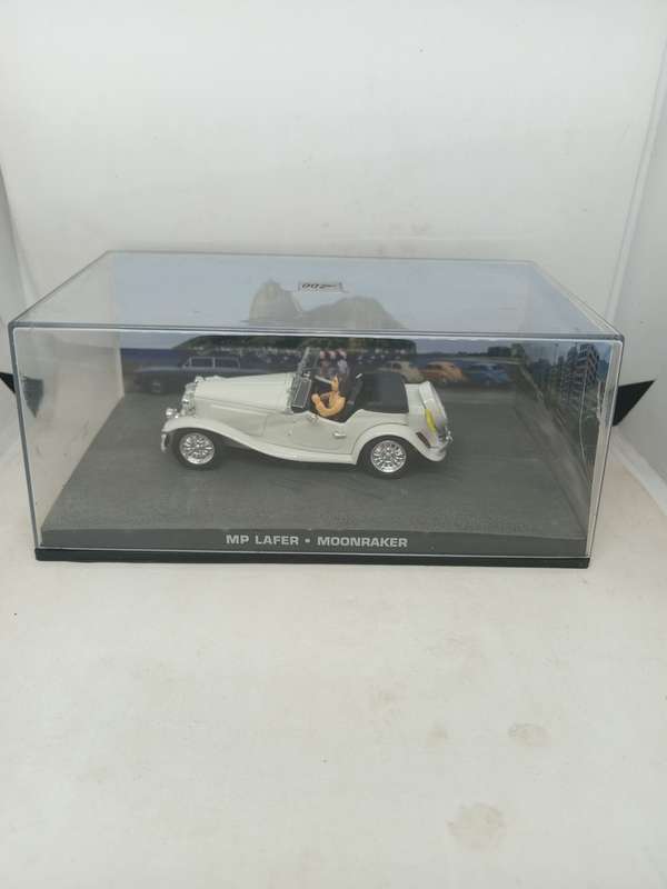 007 MP Lafer - Moonraker - scale 1/43. Sealed. With Book