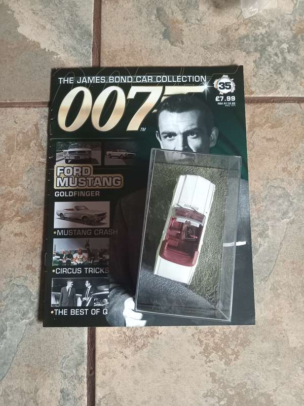 007 Ford Mustang Convertible - Goldfinger - scale 1/43. Sealed. With Book