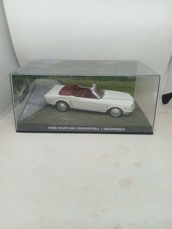 007 Ford Mustang Convertible - Goldfinger - scale 1/43. Sealed. With Book