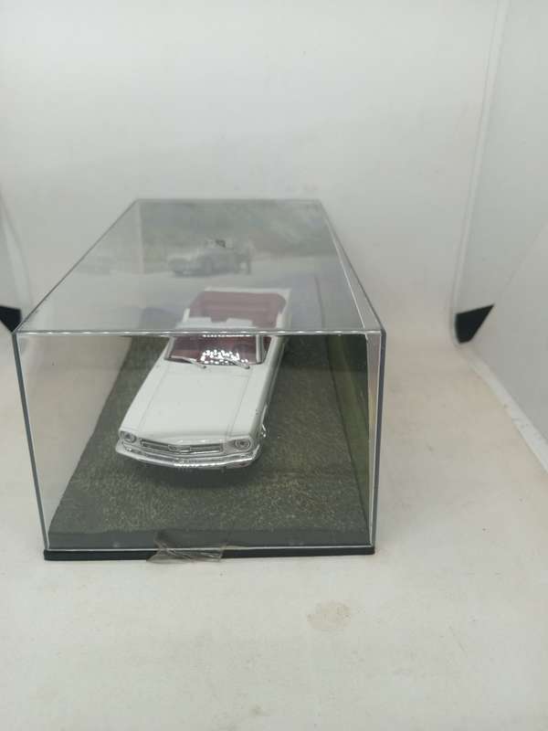 007 Ford Mustang Convertible - Goldfinger - scale 1/43. Sealed. With Book
