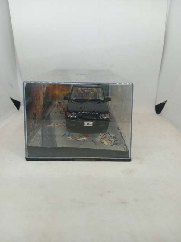 007 Range Rover - Tomorrow never Dies - scale 1/43. Sealed. With Book