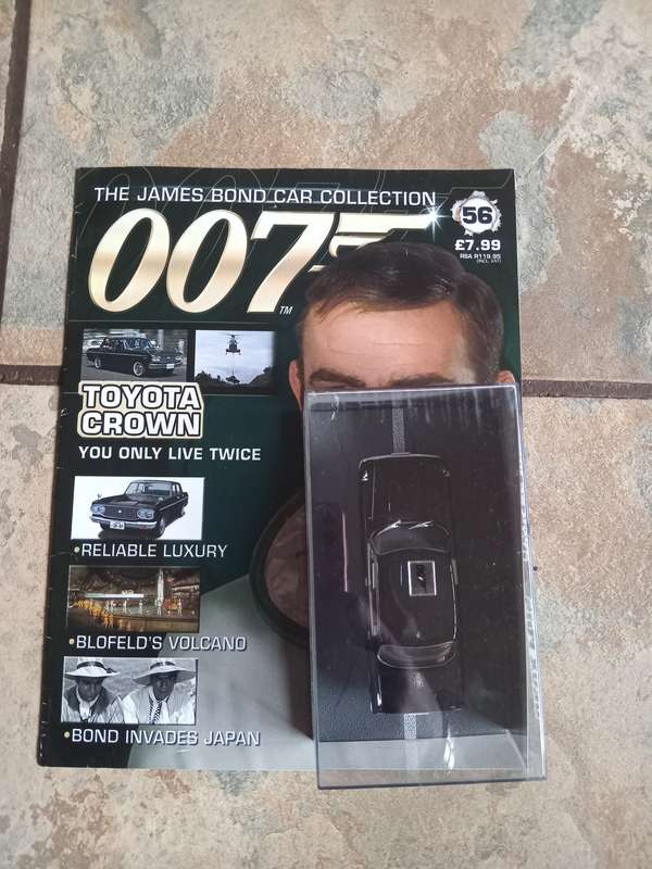 007 Toyota Crown - You only life Twice - scale 1/43. Sealed. With Book