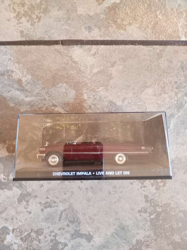 007 Chevrolet Impala - Live and Let Die - scale 1/43. Sealed. With Book