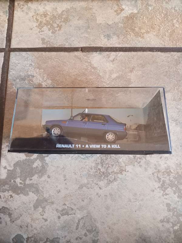 007 Renault 11 - View to a Kill - scale 1/43. Sealed. With Book