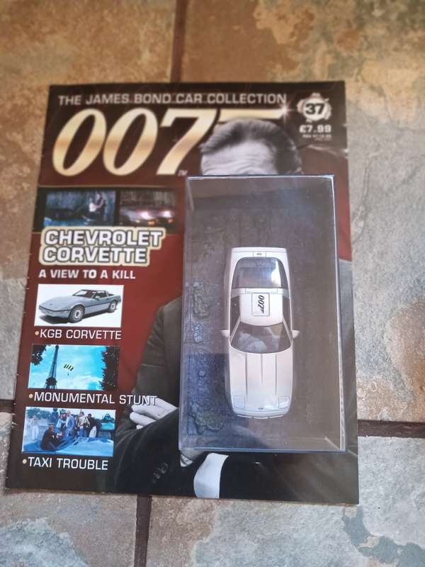 007 Chevrolet Corvette - A View to a Kill -  scale 1/43. Sealed. with book