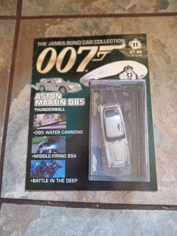 007 Aston Martin DBS - Thunderball - scale 1/43. Sealed. with book