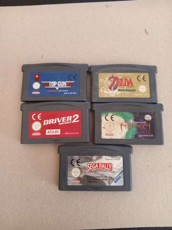 5 Sega Nintendo game Boy games. Untested. Bid is on lot.