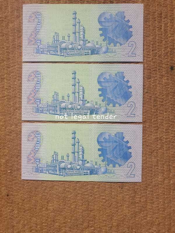 3 Unc 2 Sequential 1990 C Stals 1st issue Afr/Eng Two Rand Banknote (AA004/6/7)