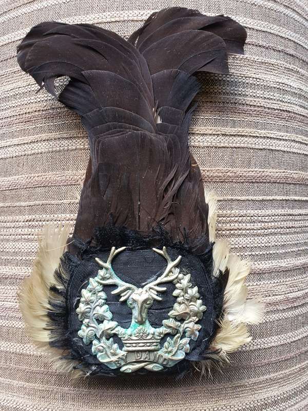 UK WW1 Gordons Highlanders Head Cap badge with goose feathers