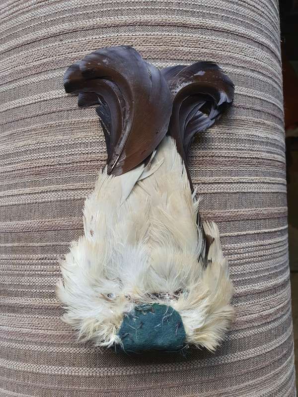 UK WW1 Gordons Highlanders Head Cap badge with goose feathers
