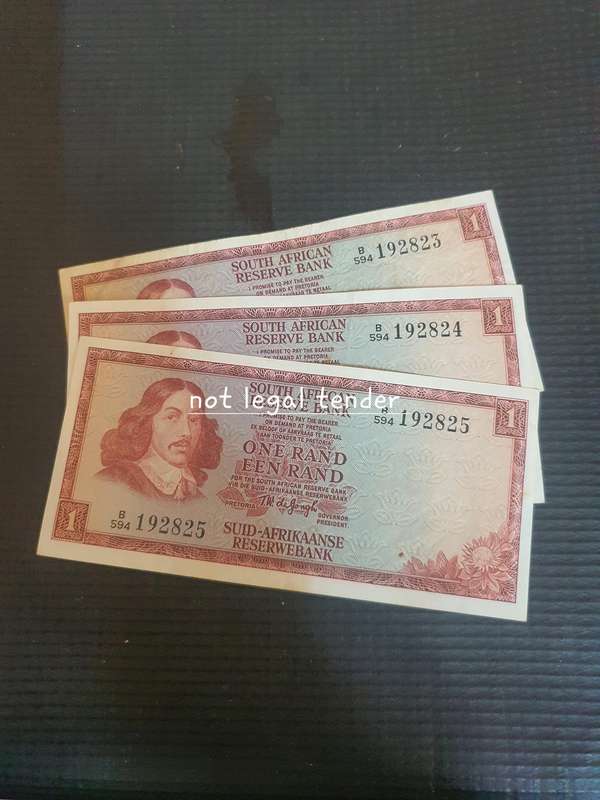 3 Sequential Tw De Jongh  3rd Issue Eng/Afr One Rand Banknotes (B594)