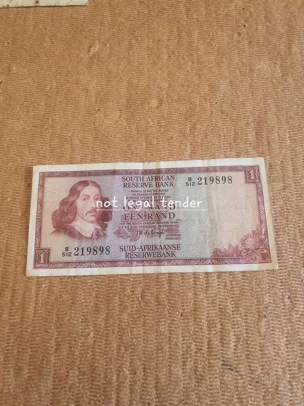 1975 TW de Jongh 3rd issue Eng/AFR One Rand Banknote. (B512)