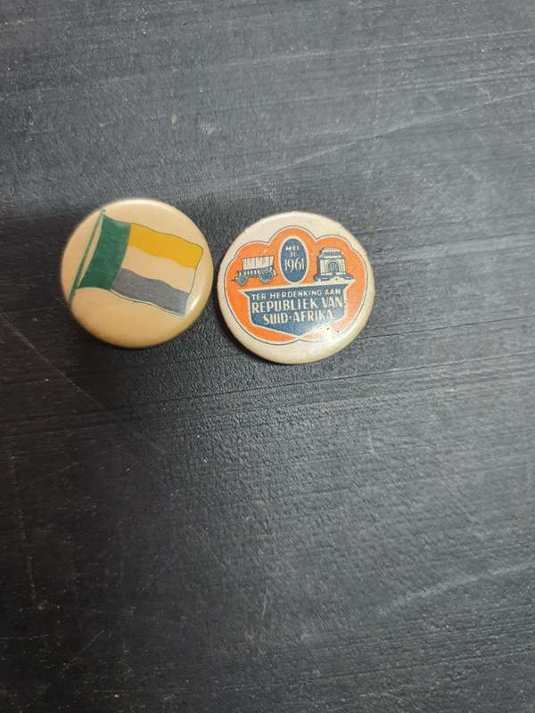 Republic and 4 Kleur Badges