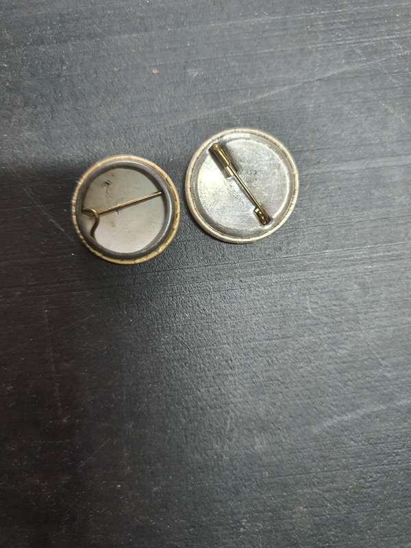 Republic and 4 Kleur Badges