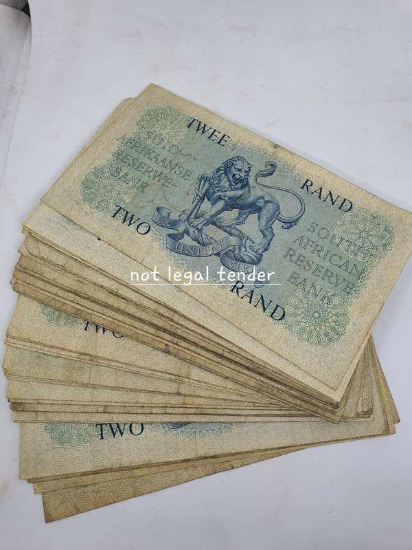 49  1961 MH de Kock 4th issue Eng/Afr Two Rand Banknote (B82). Bid per note to take the lot