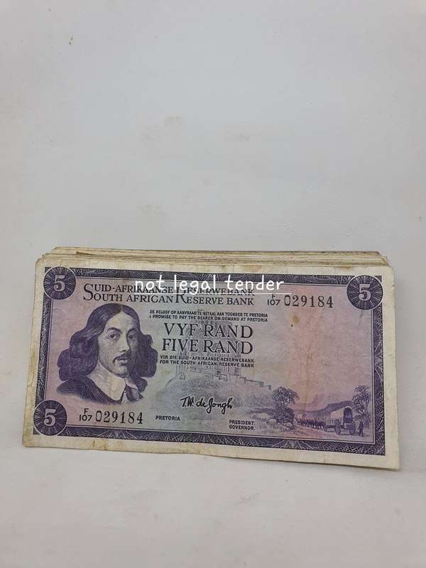 34 TW de Jongh Various  Issue Afr/Eng Five Rand Banknote (F46)