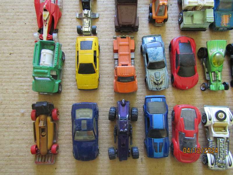 35 Hotwheels and other Metal Die Cast Cars