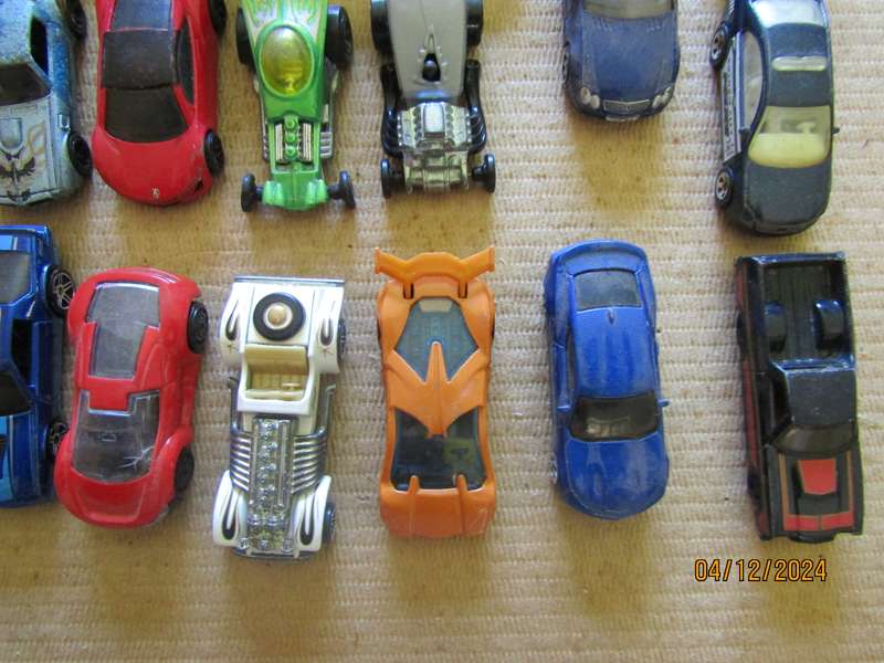 35 Hotwheels and other Metal Die Cast Cars
