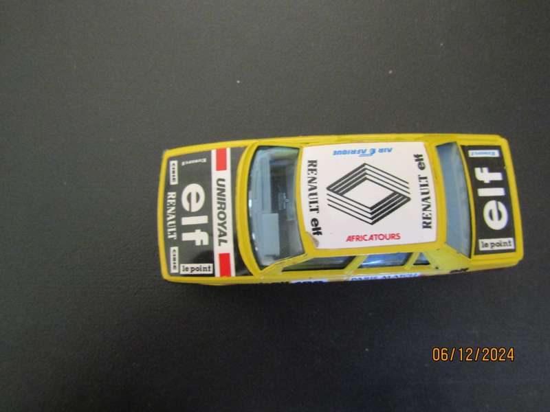 BBurago Renault 9 Die cast car