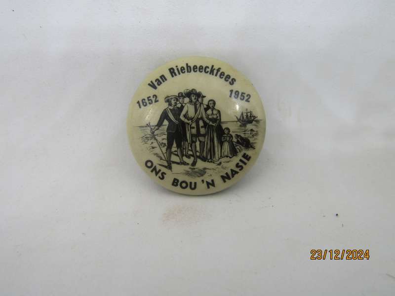 1652 to 1952 Van Riebeeck Fees Badge