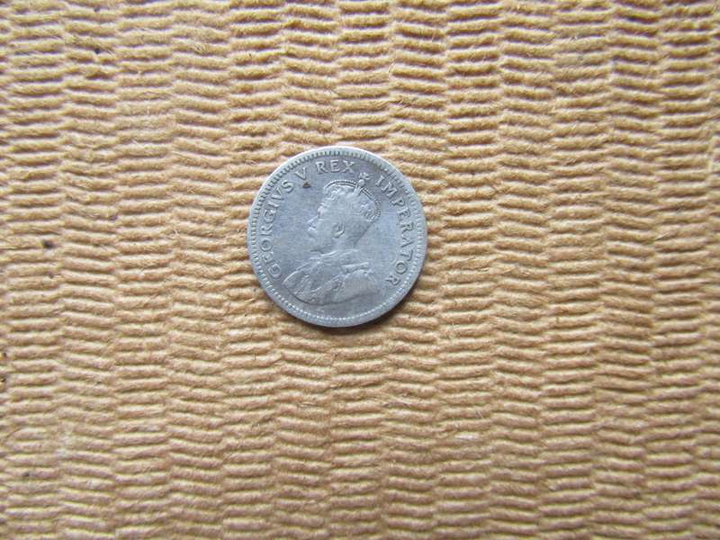 1924 South African Sixpence. Mintage: 325 610
